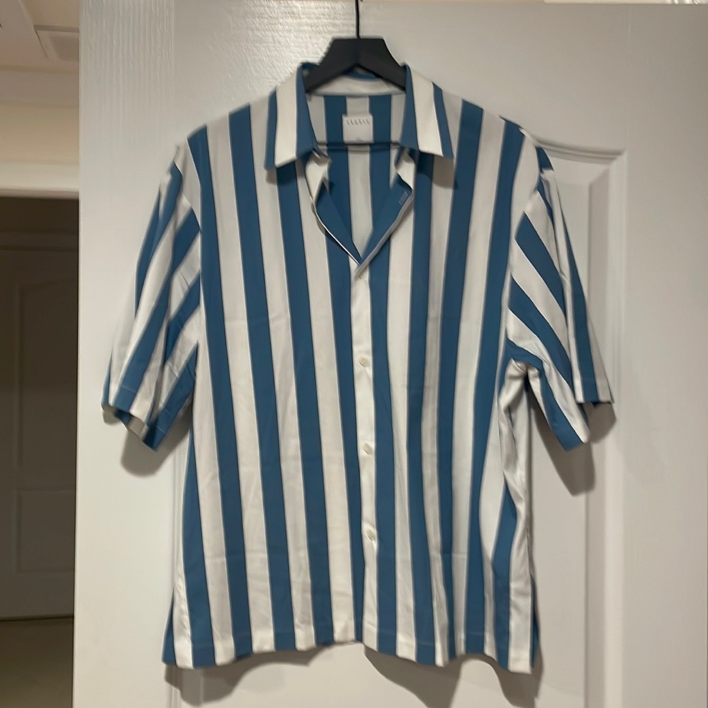 Sandro Button Down

Lightly used condition 

Size: Large
